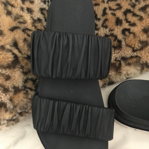 SOREL sandals - Picture 4 of 5